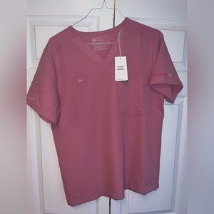 Men’s medium chalk pink Figs scrub set